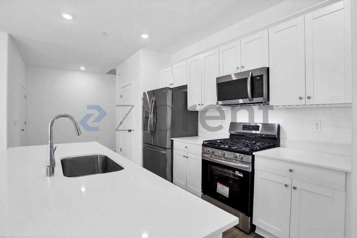 Building Photo - 6173 E Robinson Ave