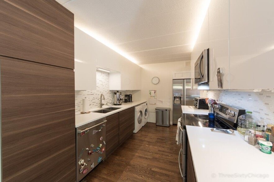 Building Photo - 1153 S Plymouth Ct