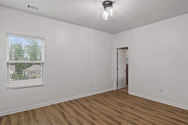 Building Photo - 2044 Britt Dr