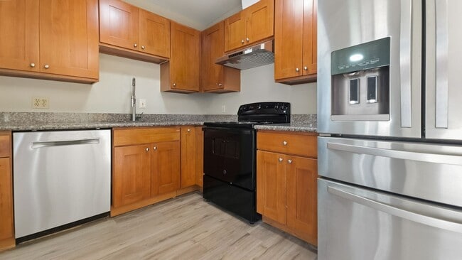 Building Photo - Bright Rambler in Quiet, Convenient Neighborhood