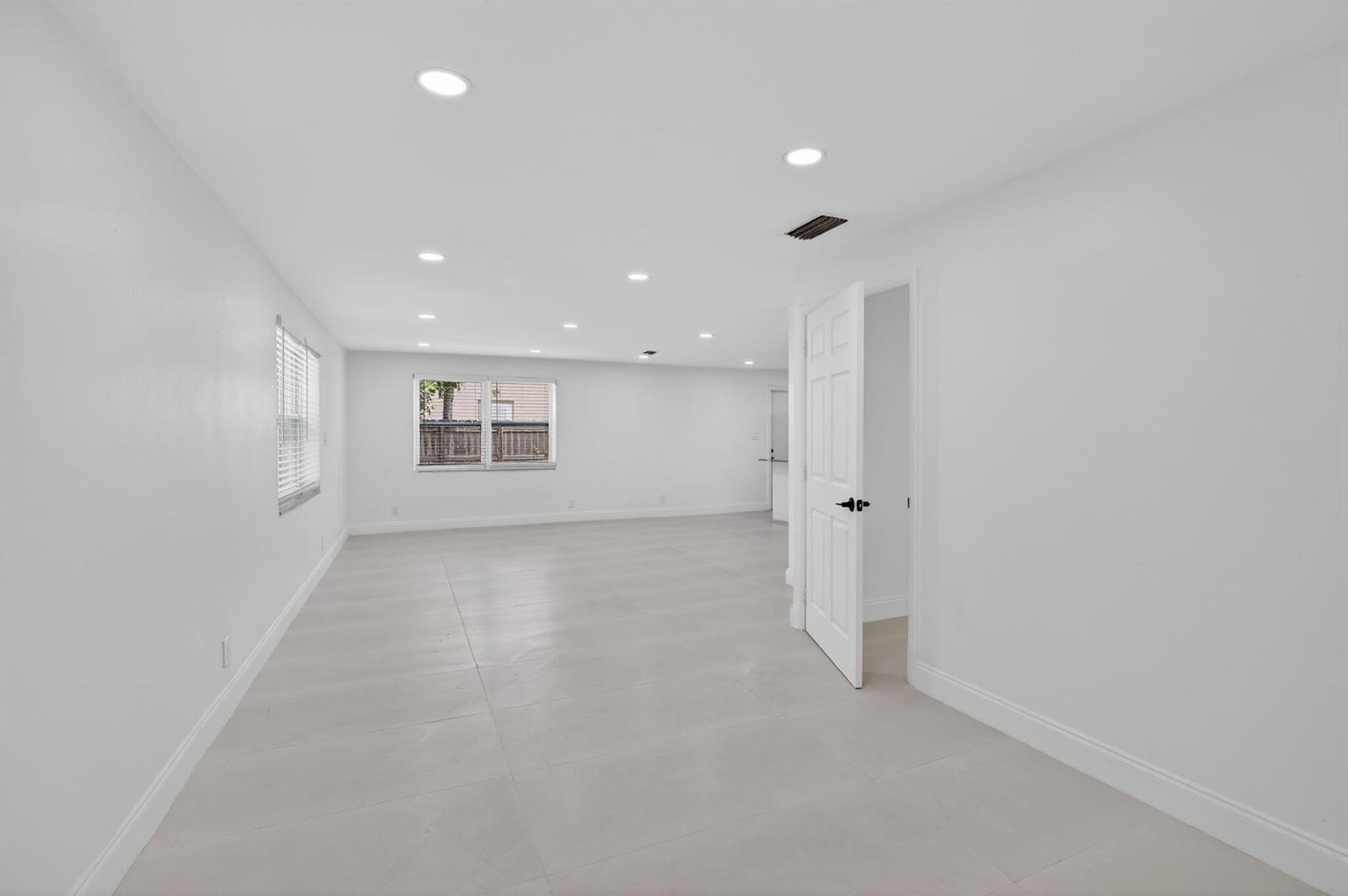 Building Photo - 2630 SW 49th Ct