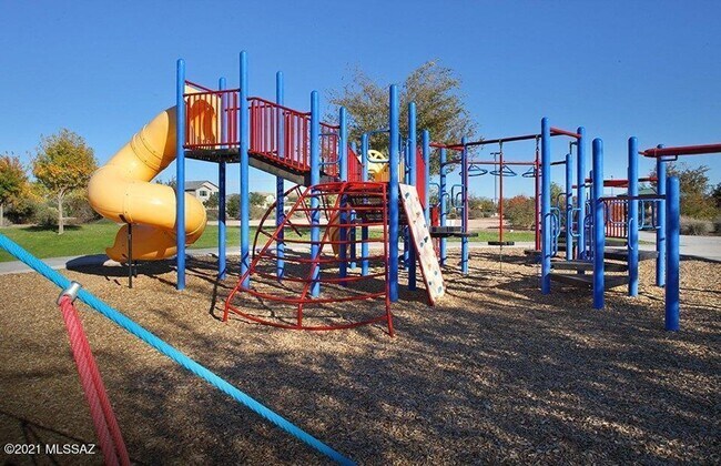 Building Photo - 2 Bedroom with Den in Red Rock