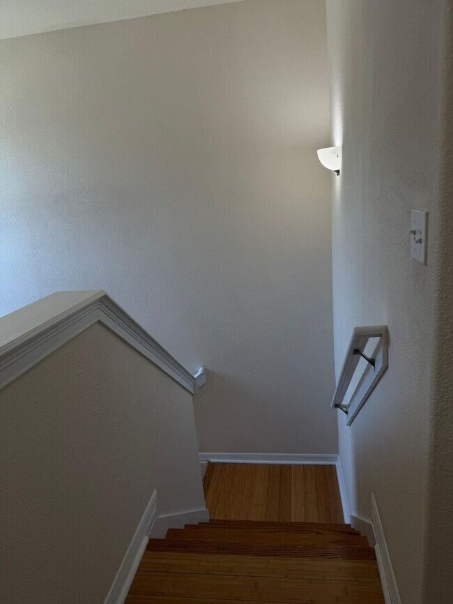 Building Photo - Beautifully Updated 3-Bedroom Townhouse in Kissimmee – Gated Community with Pool