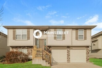 Building Photo - 3 Bedroom Pet-Friendly Home in RAYMORE, MO with Main Street Renewal