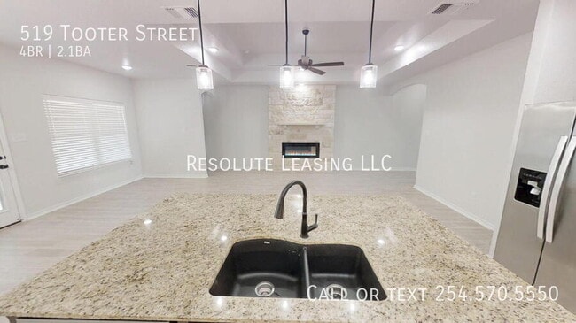 Building Photo - 519 Tooter St