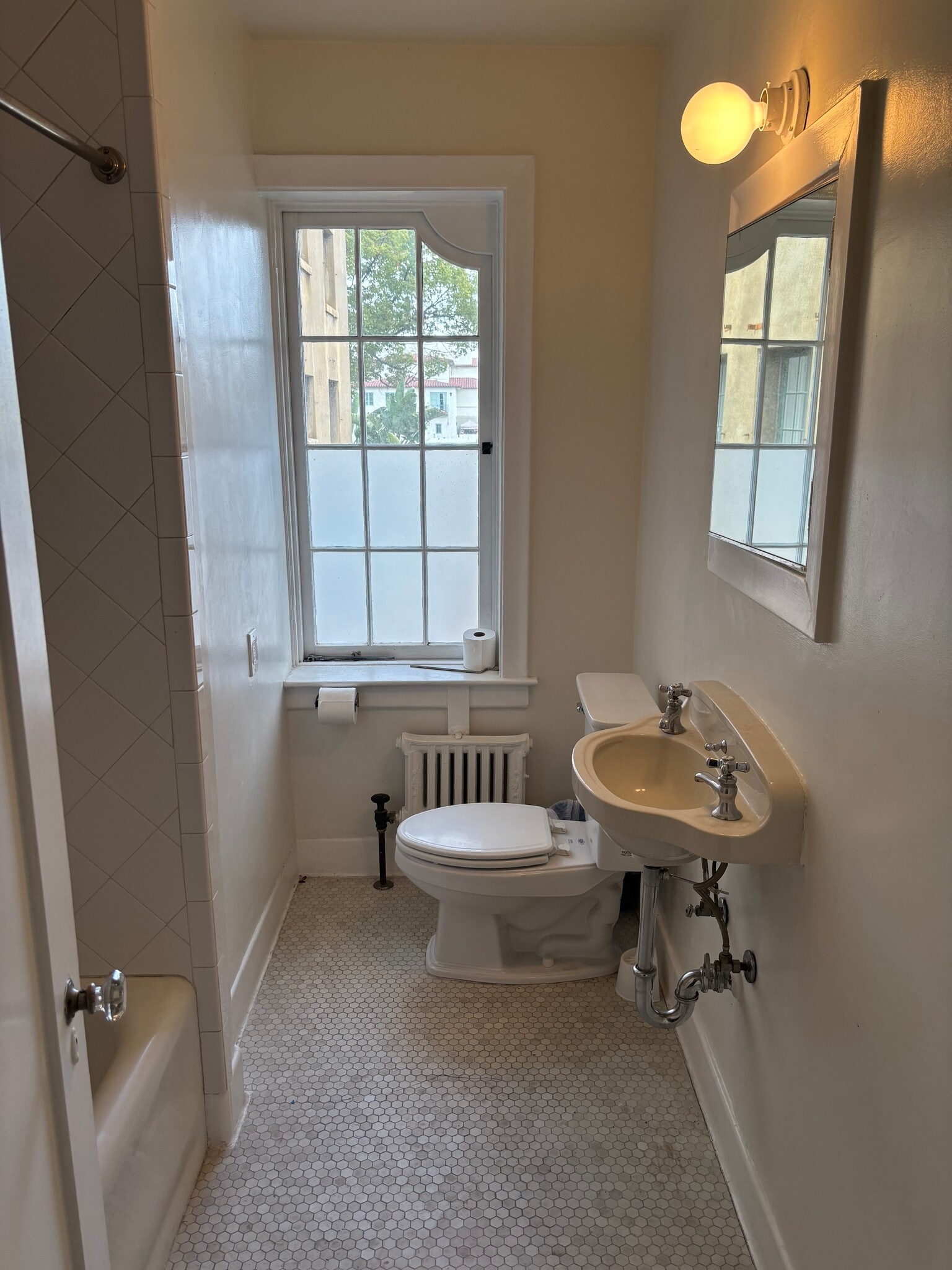 bathroom - 85 N Madison Ave