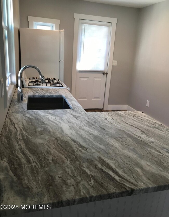 Building Photo - 36 Center Ave