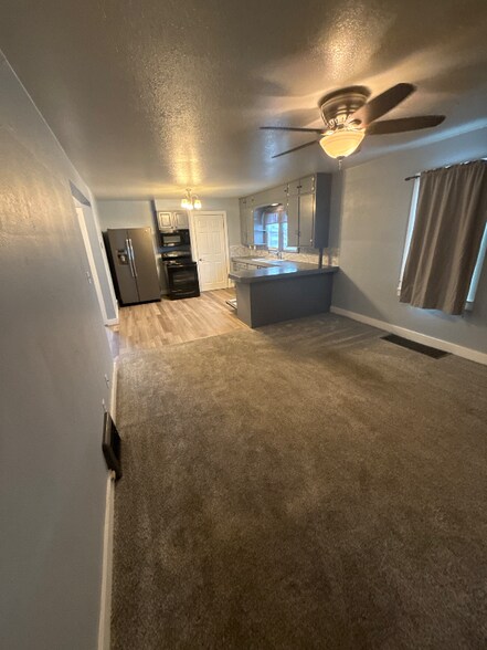 Building Photo - 130 Main St