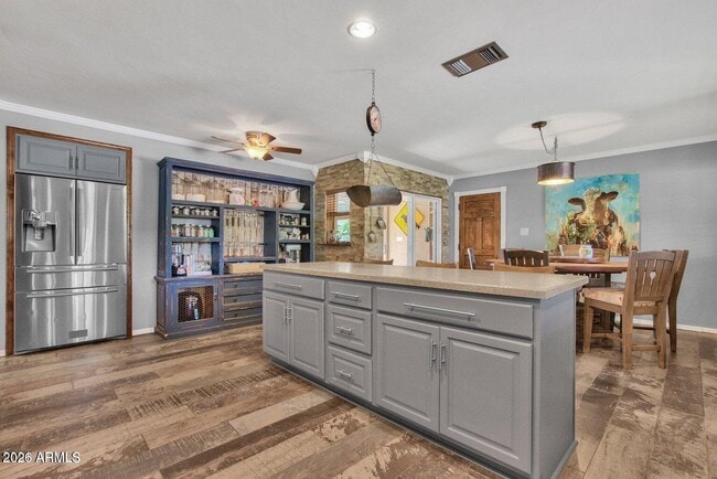 Building Photo - 6621 E 4th St