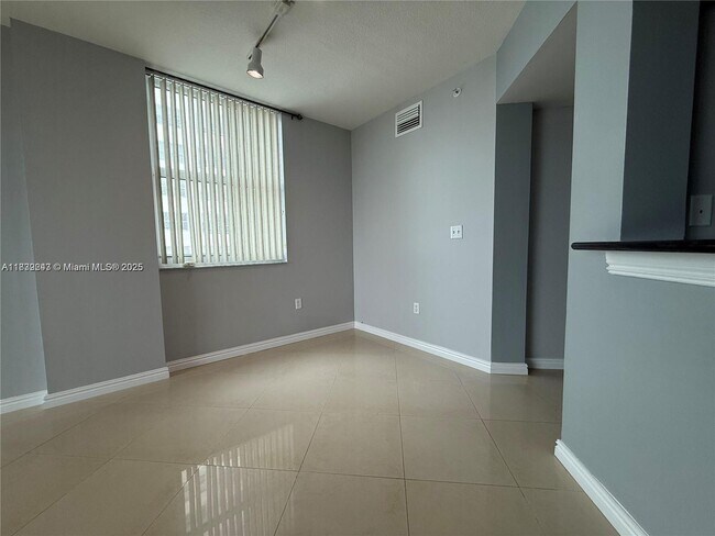 Building Photo - 9201 Collins Ave