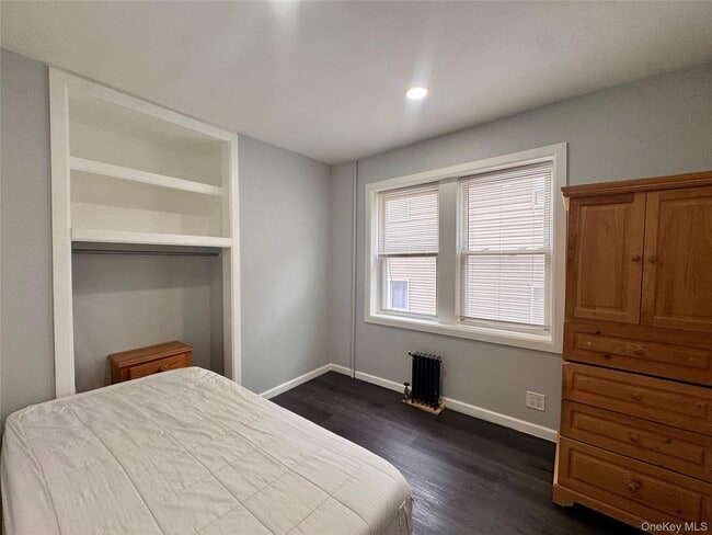 Building Photo - 645 E Beech St