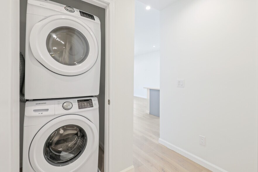 Building Photo - 5232 W 20th St