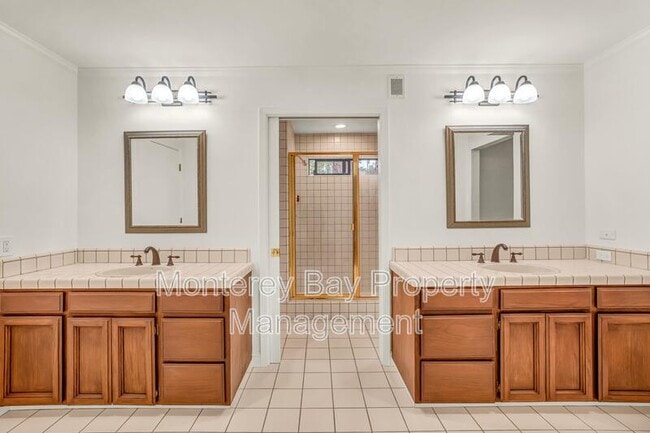 Building Photo - 4083 Sunset Ln