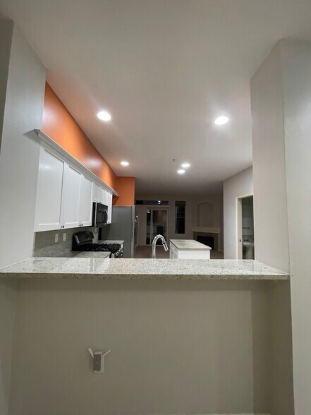 Building Photo - 9205 122nd Ct NE