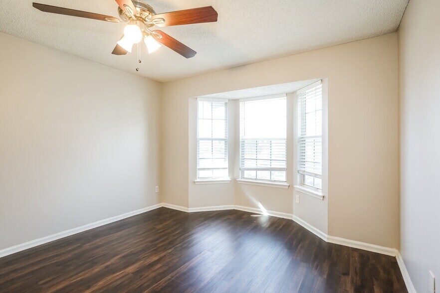 Building Photo - 2011 Cardiff Ln