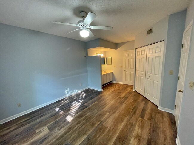 Building Photo - First floor 2BR/2BA Conquistador Condo