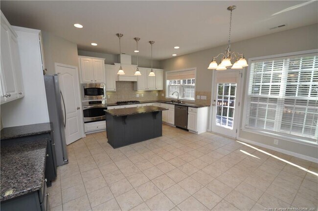 Building Photo - 300 Sutton Glen Dr