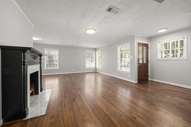 Building Photo - 6438 Pinehurst Dr