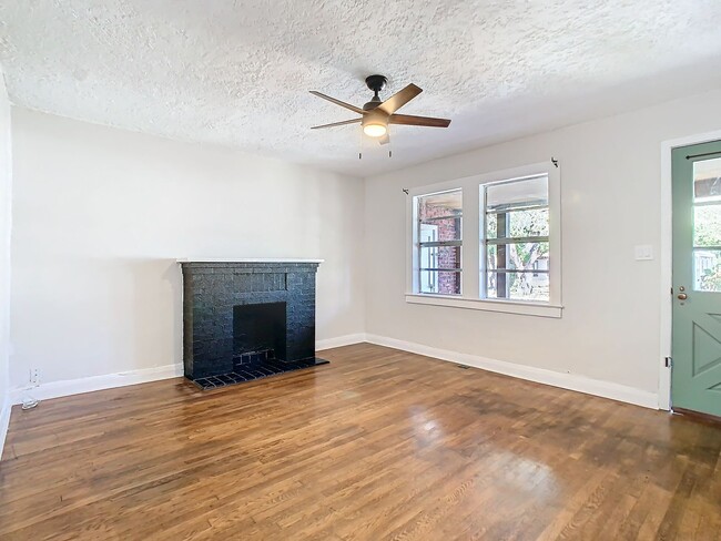 Building Photo - Renovated Seminole Heights Home w/Bonus Room!