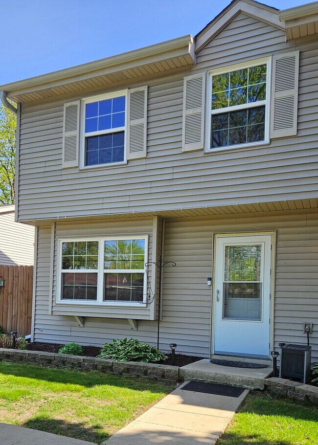 Primary Photo - 10 N Fernwood Dr