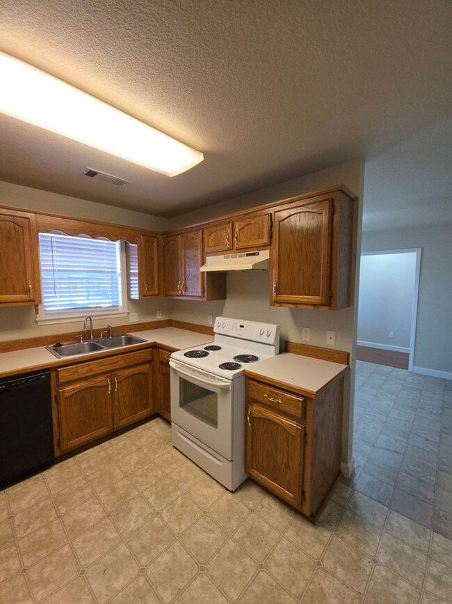 Building Photo - 2102 S Greenwich Ave