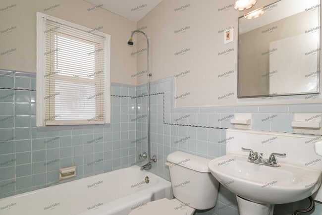 Building Photo - 1147 Darr Dr