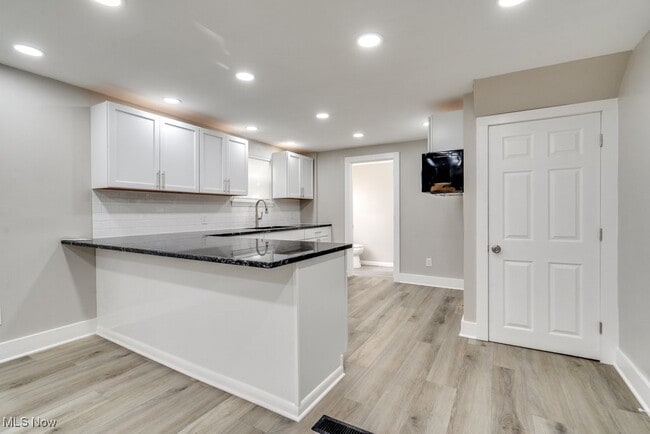 Building Photo - 920 Bloomfield Ave