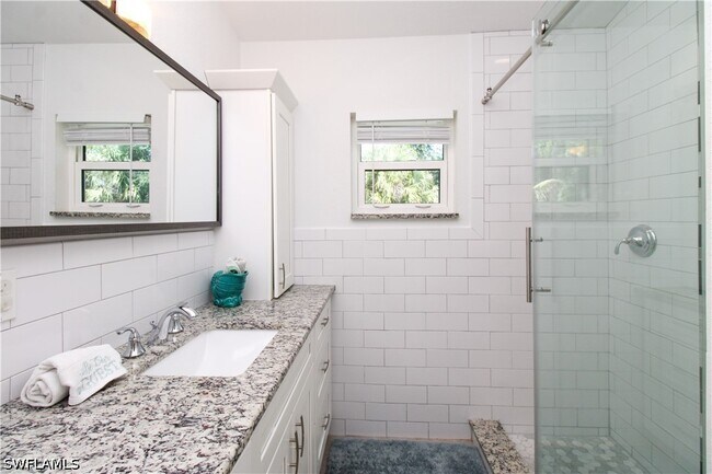 Building Photo - 721 Logan Blvd S