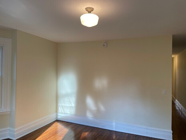 Building Photo - 909 Farragut Ter