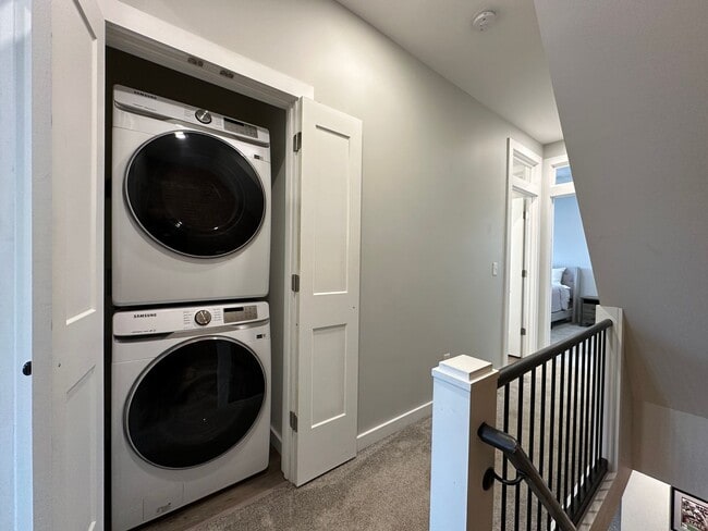 Building Photo - Newly Renovated 2 Bed, 2.5 Bath Furnished Home in Columbus