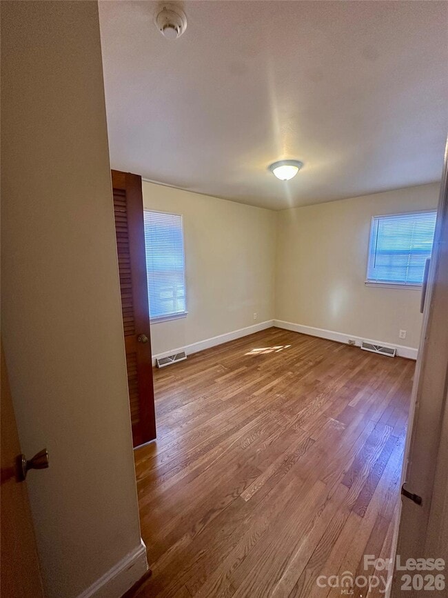 Building Photo - 4520 Holbrook Dr