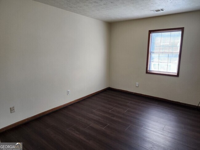 Building Photo - 5282 Station Cir