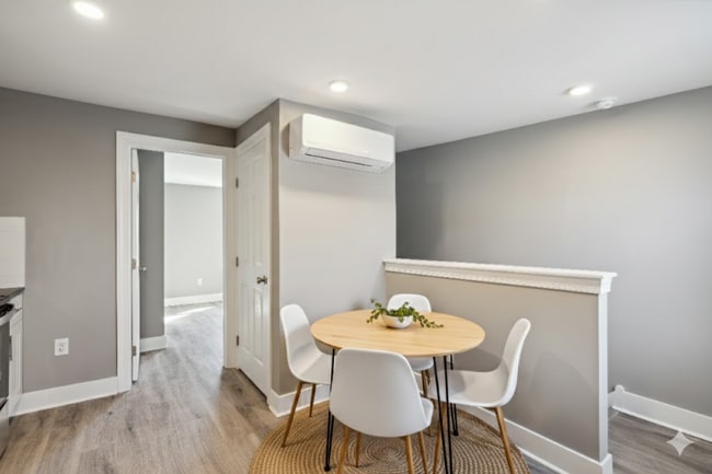 Building Photo - 1223 W Somerset St