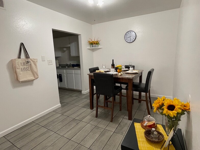 Building Photo - Amistad Villa