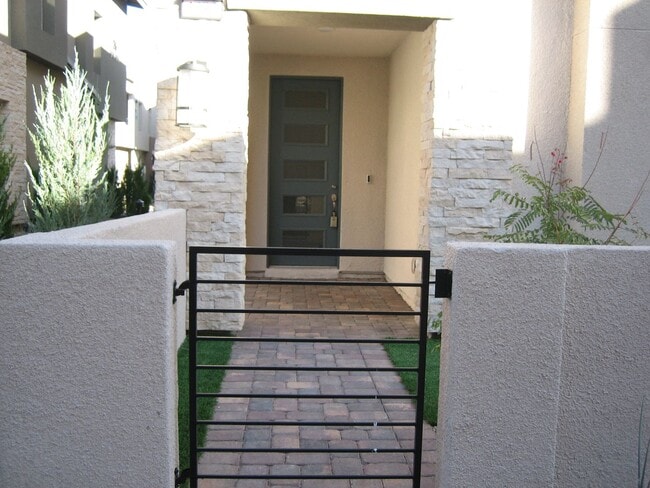 Building Photo - West Summerlin Townhouse - 1833-SqFt. - 3-beds, 2.5-baths, 2-car attached garage, Gated Comm.