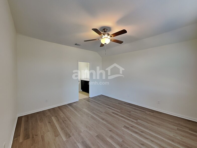 Building Photo - 6292 Begonia