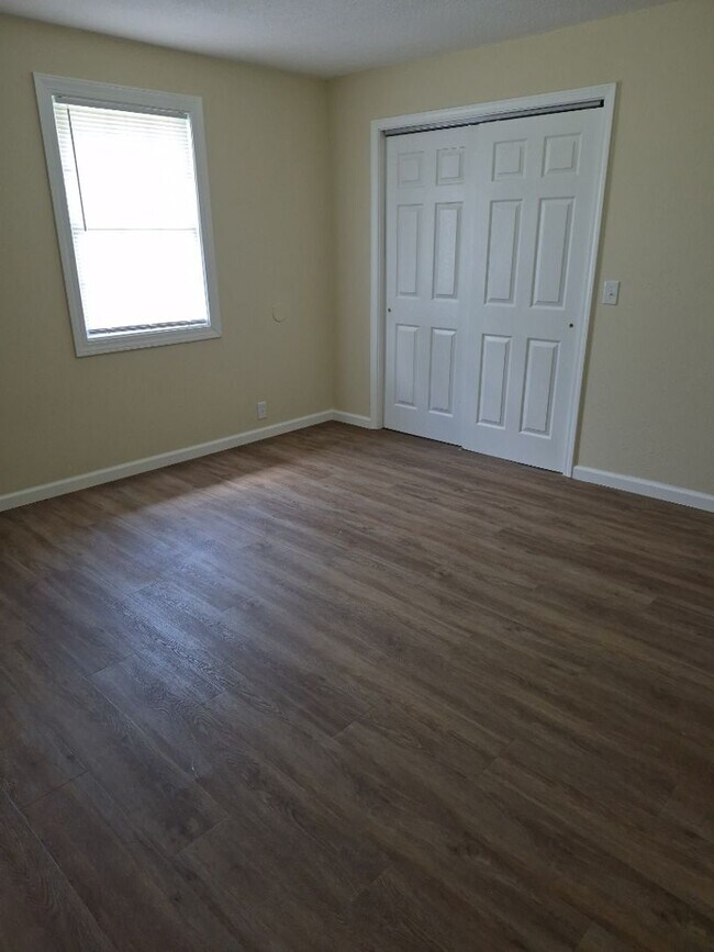 Building Photo - SEMO - 4 Plex