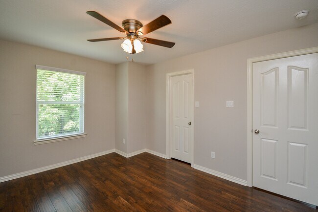 Building Photo - 6003 Hickory Hollow Dr