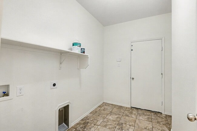 Building Photo - 2360 Toposa Dr