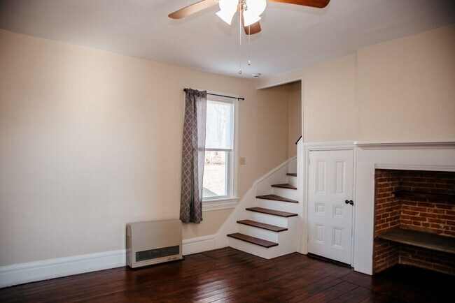 Building Photo - 253 E Main St