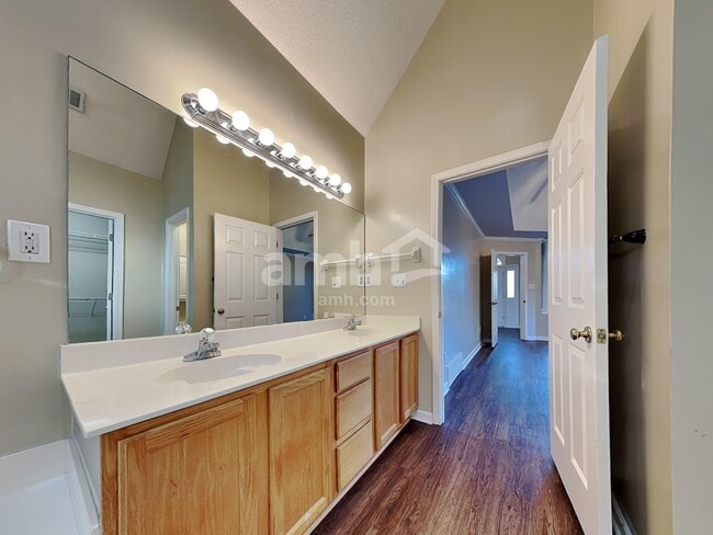 Building Photo - 6857 Briarfield Ln