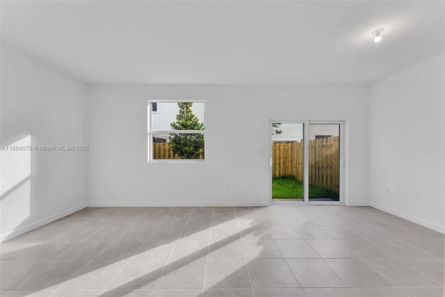 Building Photo - 2522 SE 27th Dr