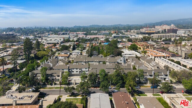 Building Photo - 249 Alpine St