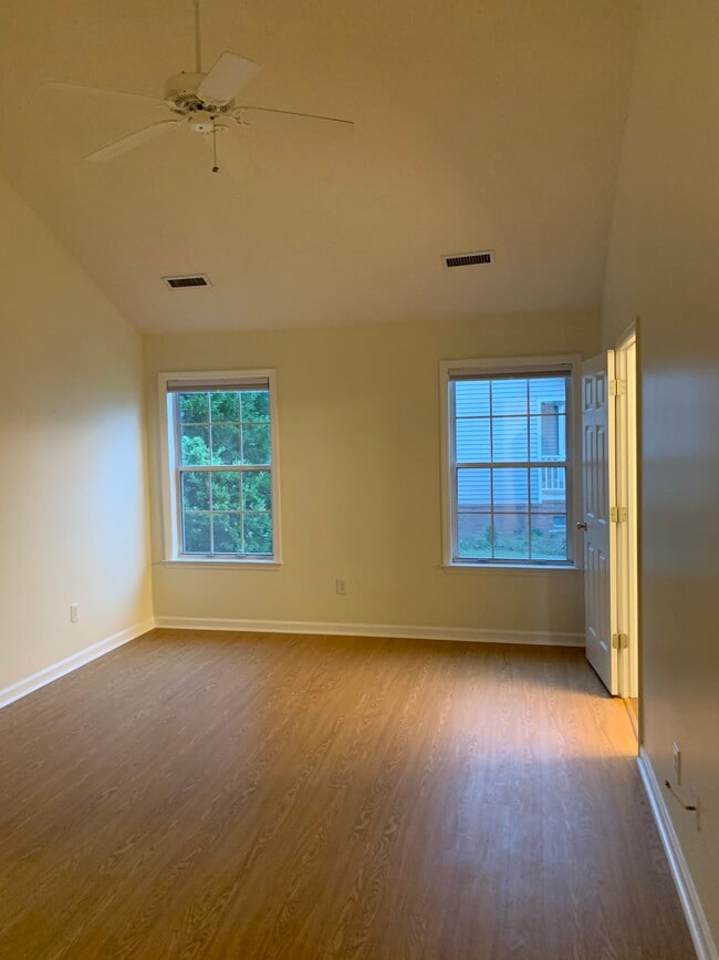 Master bedroom - 1079 Wayfarer Ln