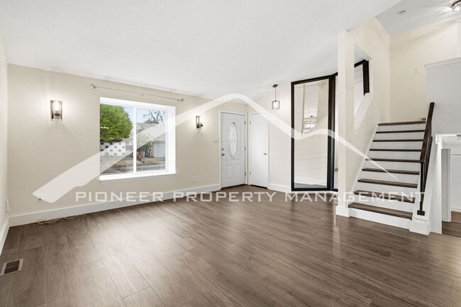 Building Photo - Charming home in Longmont