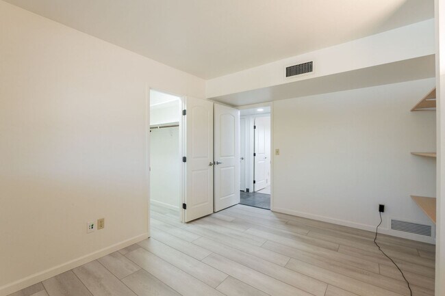 Building Photo - 3615 E Calle Alarcon