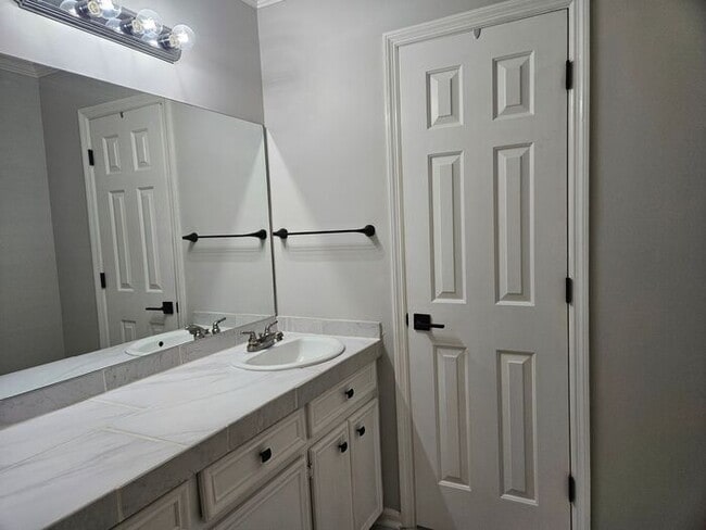 Building Photo - Gillcreek at Forest Lake