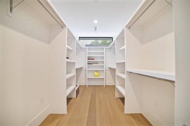 Building Photo - 2003 Melridge Pl