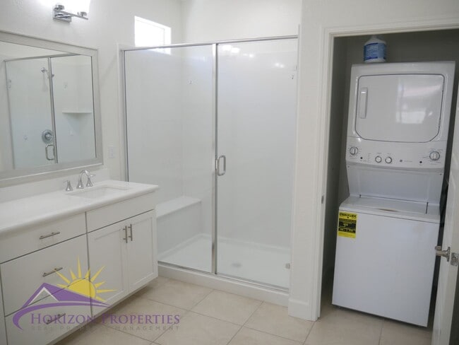 Building Photo - Modern Two-story 4 Bed 3.5 Bath 2,786 sqft...