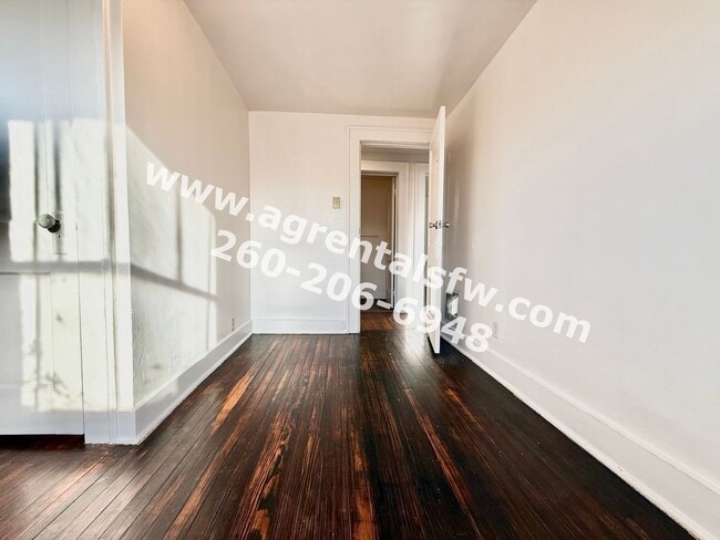 Building Photo - 4 Bedroom House